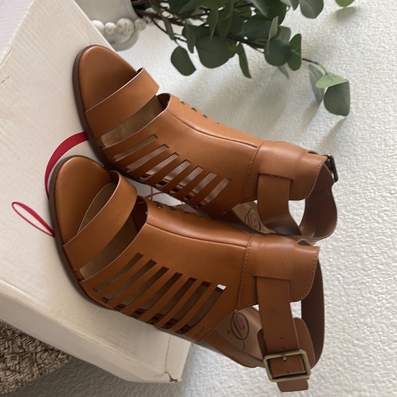 SODA Delicious Yummy Cutout Stacked Heel Sandal,Tan Pu,8.5 - Picture 3 of 3